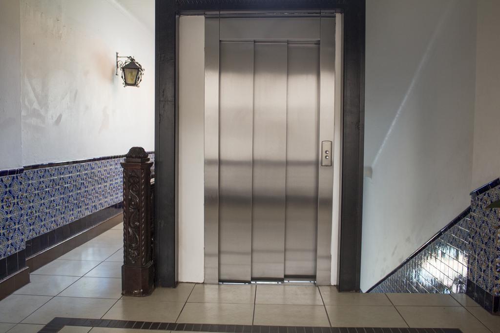 Hotel Colonial Manzanillo Luaran gambar