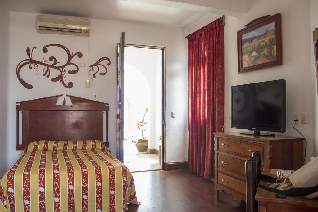 Hotel Colonial Manzanillo Luaran gambar